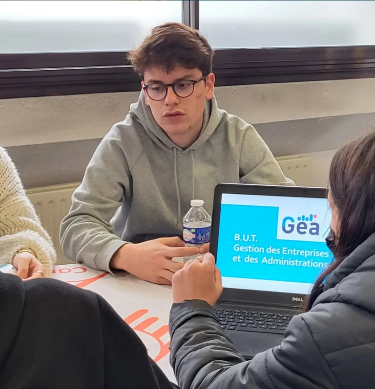 Cap d’Agir au Forum des formations du Lycée Elie Faure à Lormont
